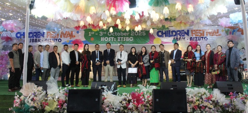 K. Tokugha Sukhalu, IAS (Retd.), Advisor for Food & Civil Supplies, Legal Metrology & Consumer Protection, Chairman Urban Local Bodies and Village Council Chairman, GoN along with others at Zunheboto on October 2. (Morung Photo)